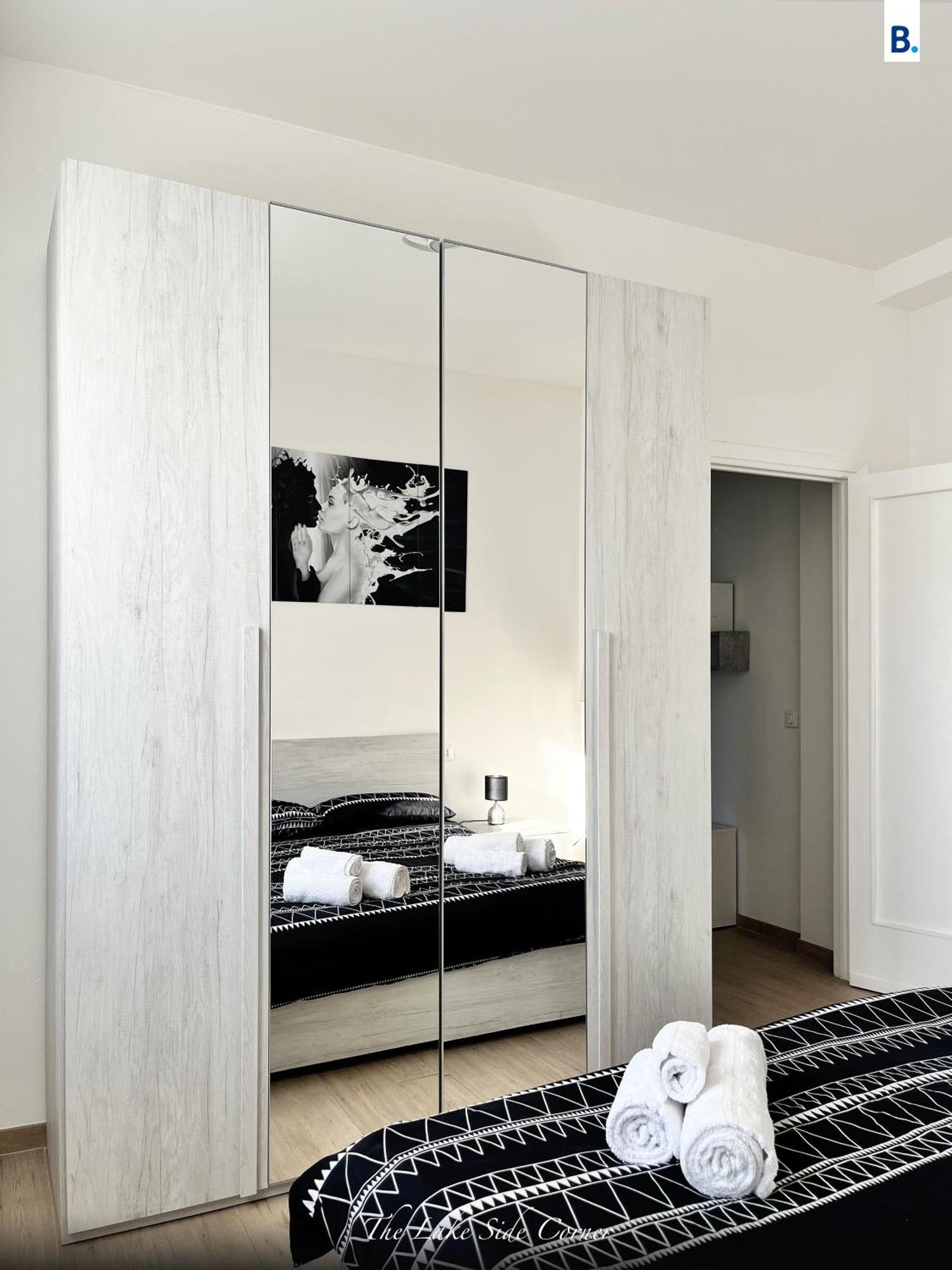 The Lake-side Corner Apartment *